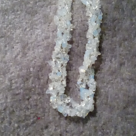 Beautiful Aurora Quartz 18" Cluster Necklace W/ Silver Tone Closure - Picture 4 of 8